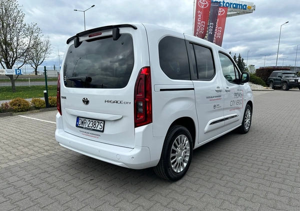 Toyota Proace City Verso cena 116900 przebieg: 4600, rok produkcji 2023 z Józefów małe 92